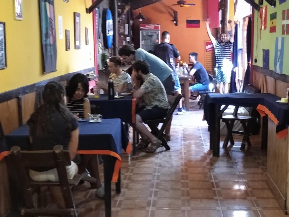 Campo Base Youth Hostel Mendoza Luaran gambar