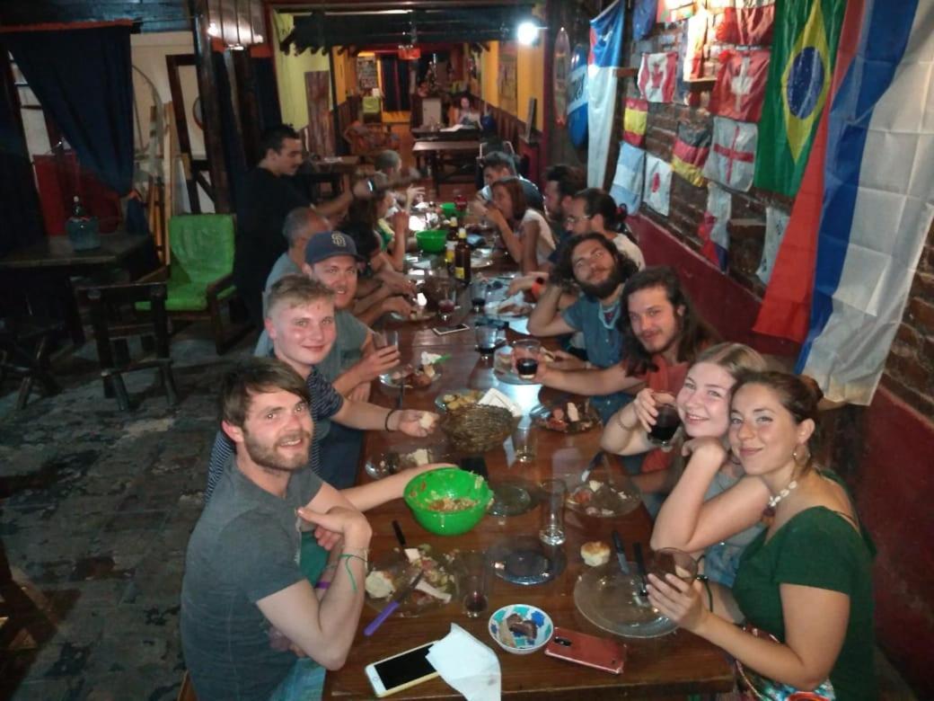 Campo Base Youth Hostel Mendoza Luaran gambar